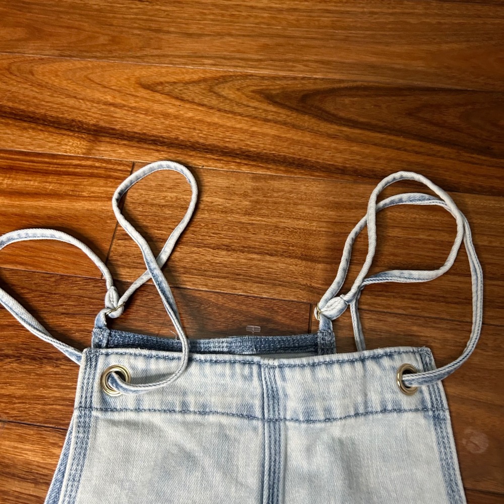 Aerie Light Wash Denim relaxed Shortalls Frayed Hem Adjustable Straps M - Picture 4 of 9